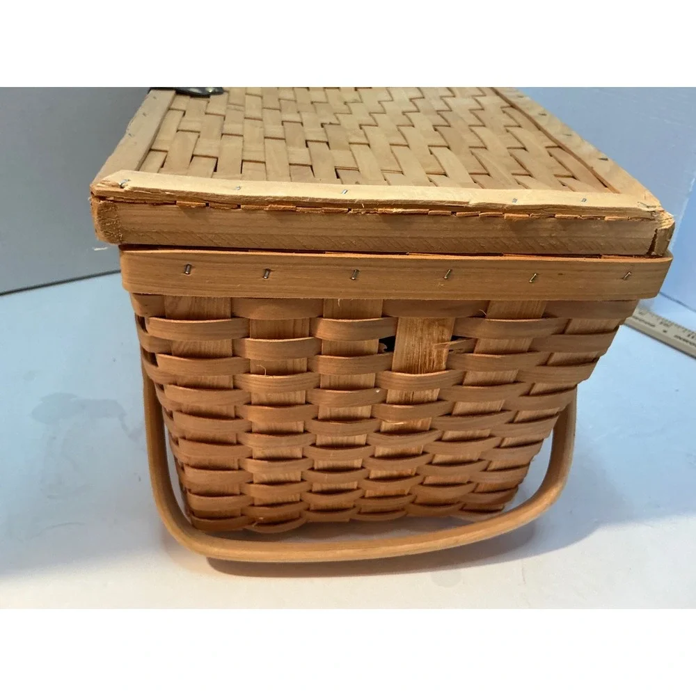 Vintage Picnic Basket Woven Wood‎ Gingham Lining Turn Lock Large Tan